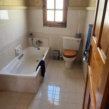 With Pool, Tas-summiena Gozo Sannat