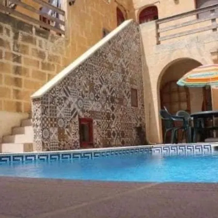 With Pool, Tas-summiena Gozo