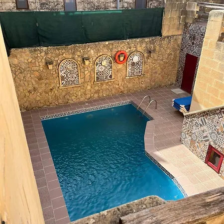 With Pool, Tas-summiena Gozo *
